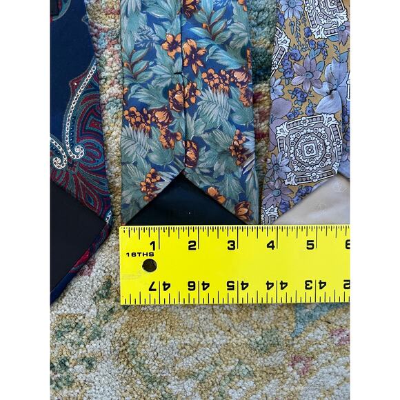 Silk Tie Bundle: Dior, De La Renta, Givenchy, Fendi, Valentino, Lagerfeld - Picture 12 of 13